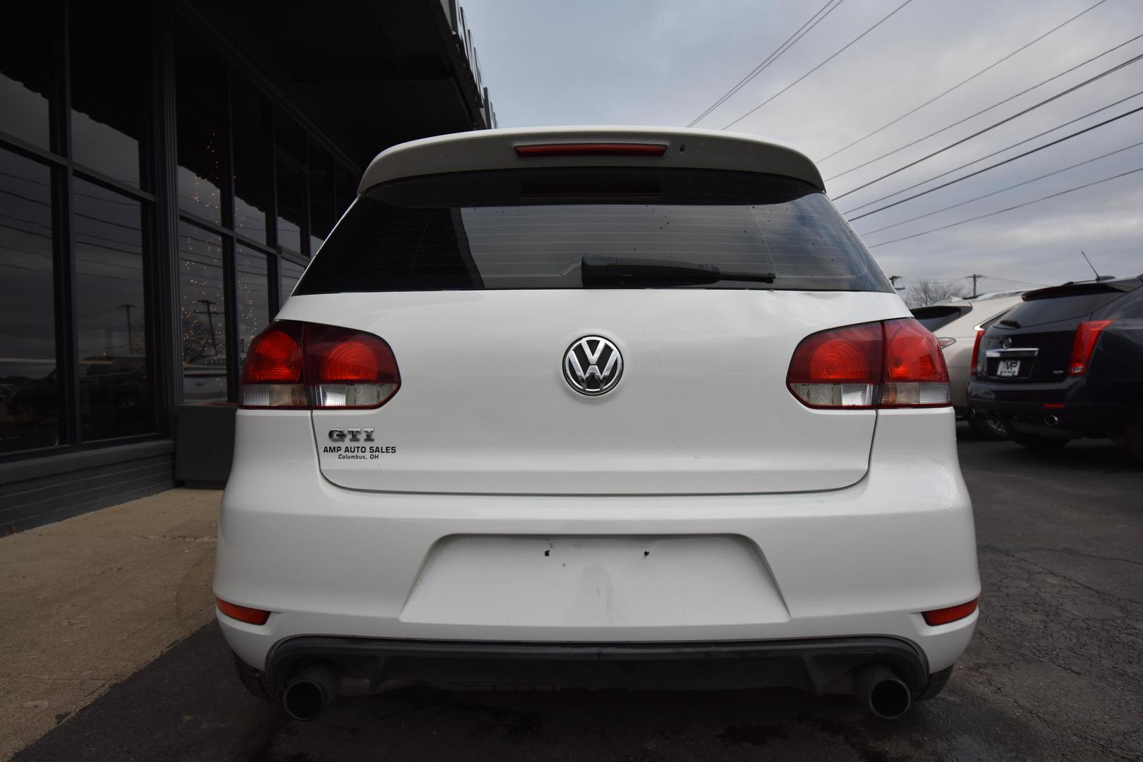 2010 Volkswagen GTI Base photo 5