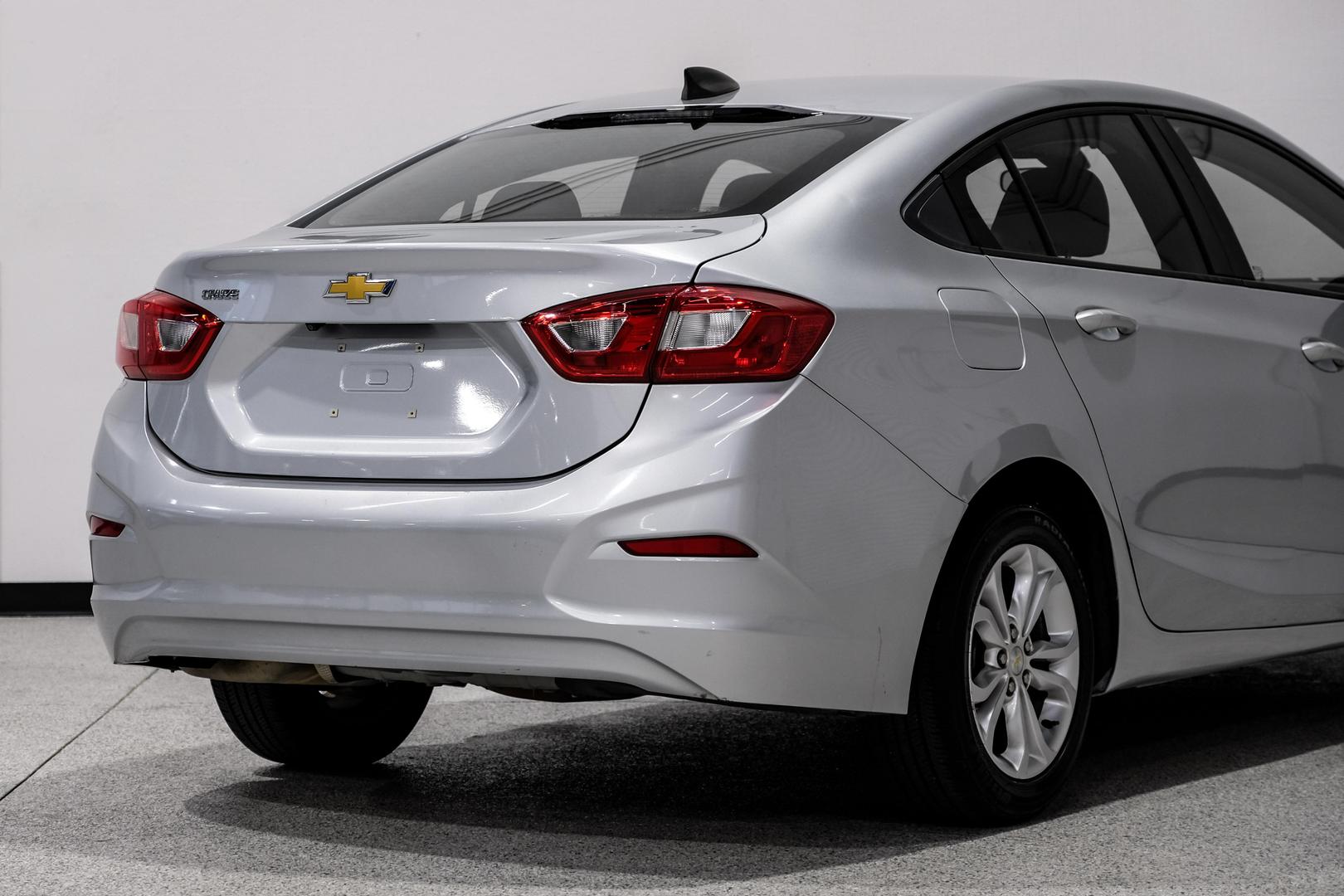 2017 Chevrolet Cruze LS photo 12