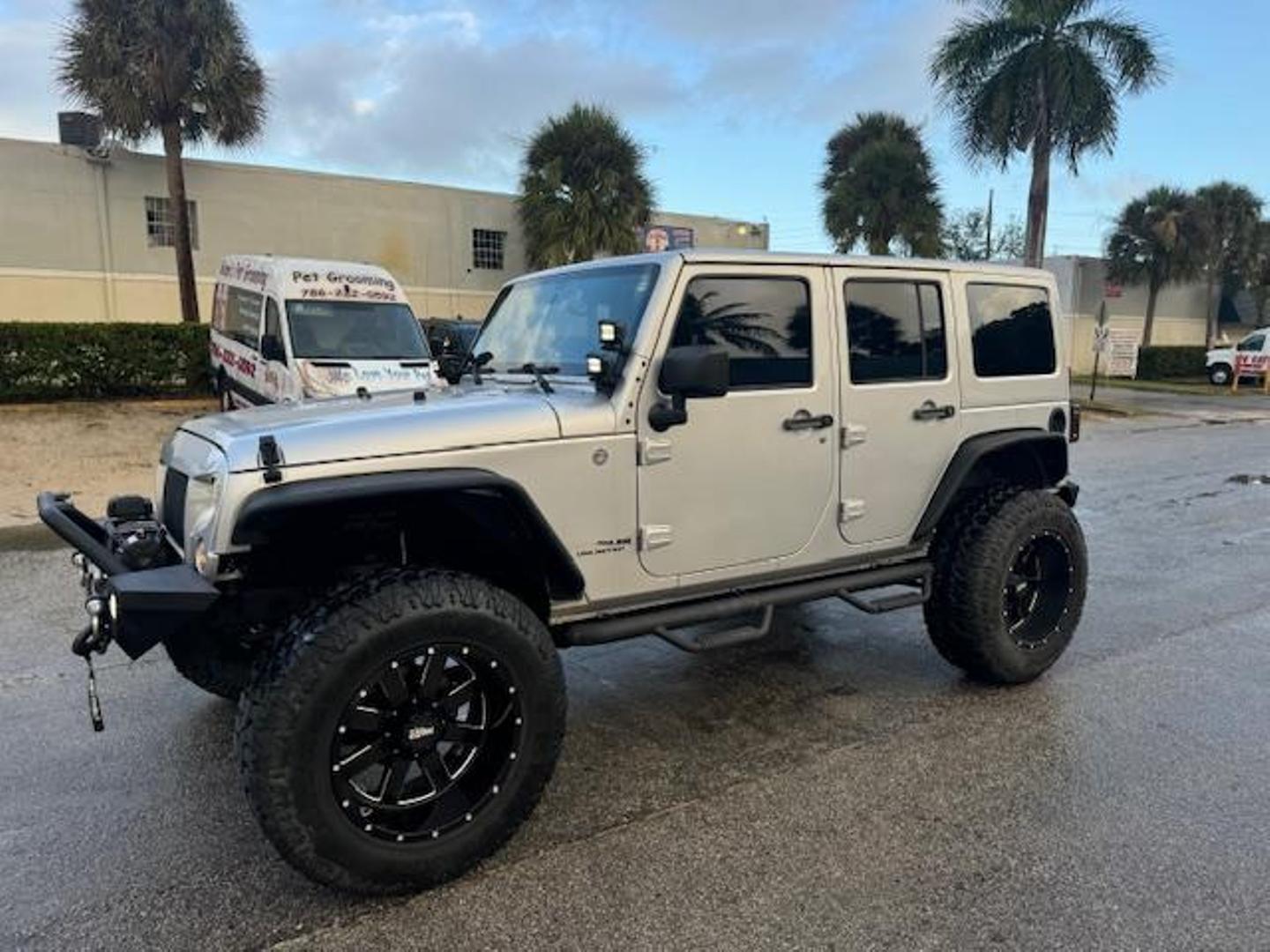 2012 Jeep Wrangler Unlimited Sahara photo 17