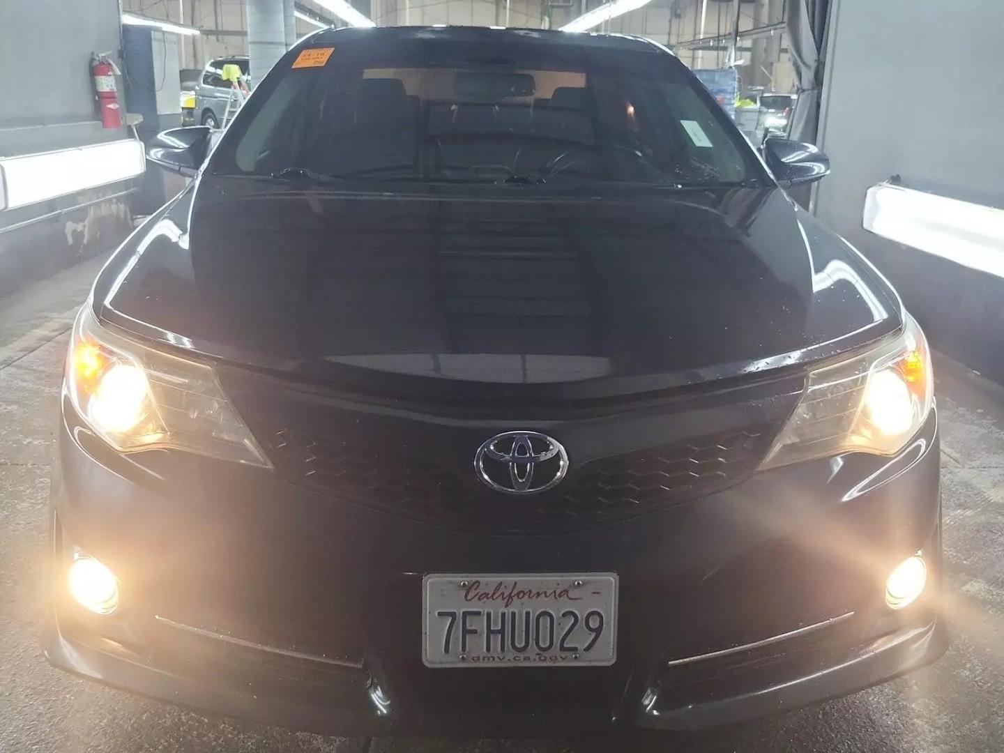 2014 Toyota Camry SE photo 4