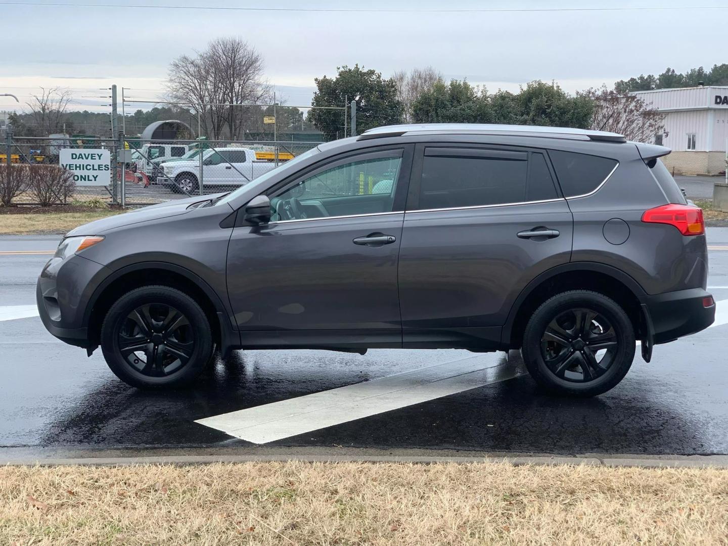 2015 Toyota RAV4 LE photo 15