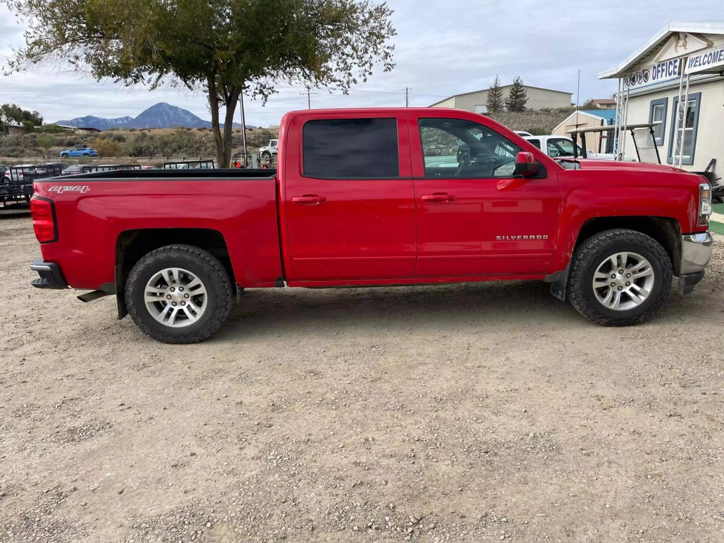 2016 Chevrolet Silverado 1500 LT photo 4