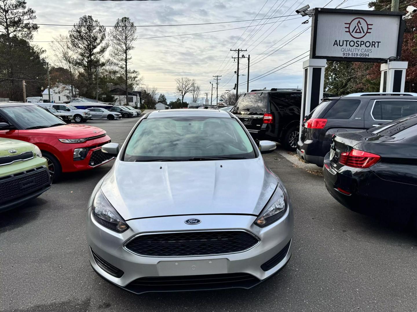 2018 Ford Focus SEL photo 2