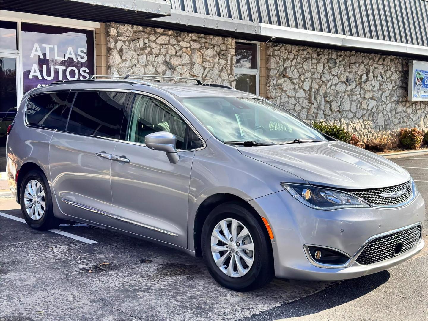 2018 Chrysler Pacifica Touring L photo 3