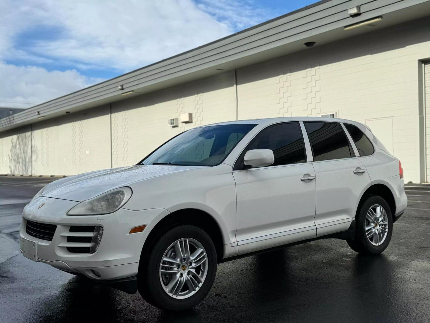 Porsche Cayenne's photo