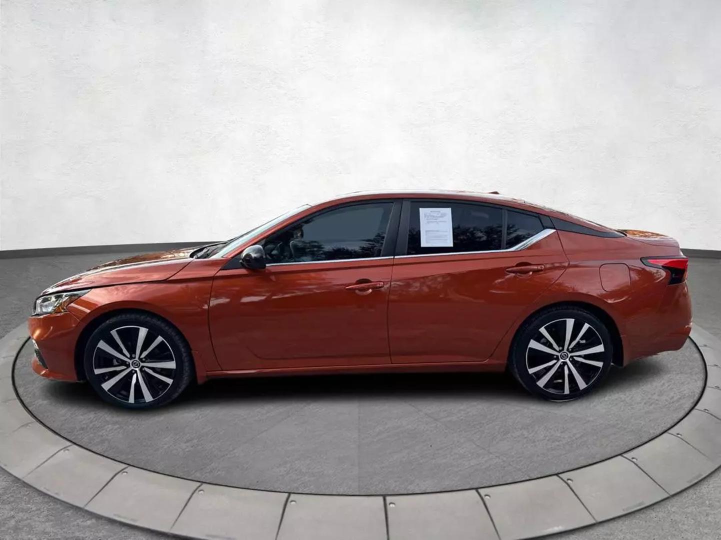 2021 Nissan Altima SR photo 6