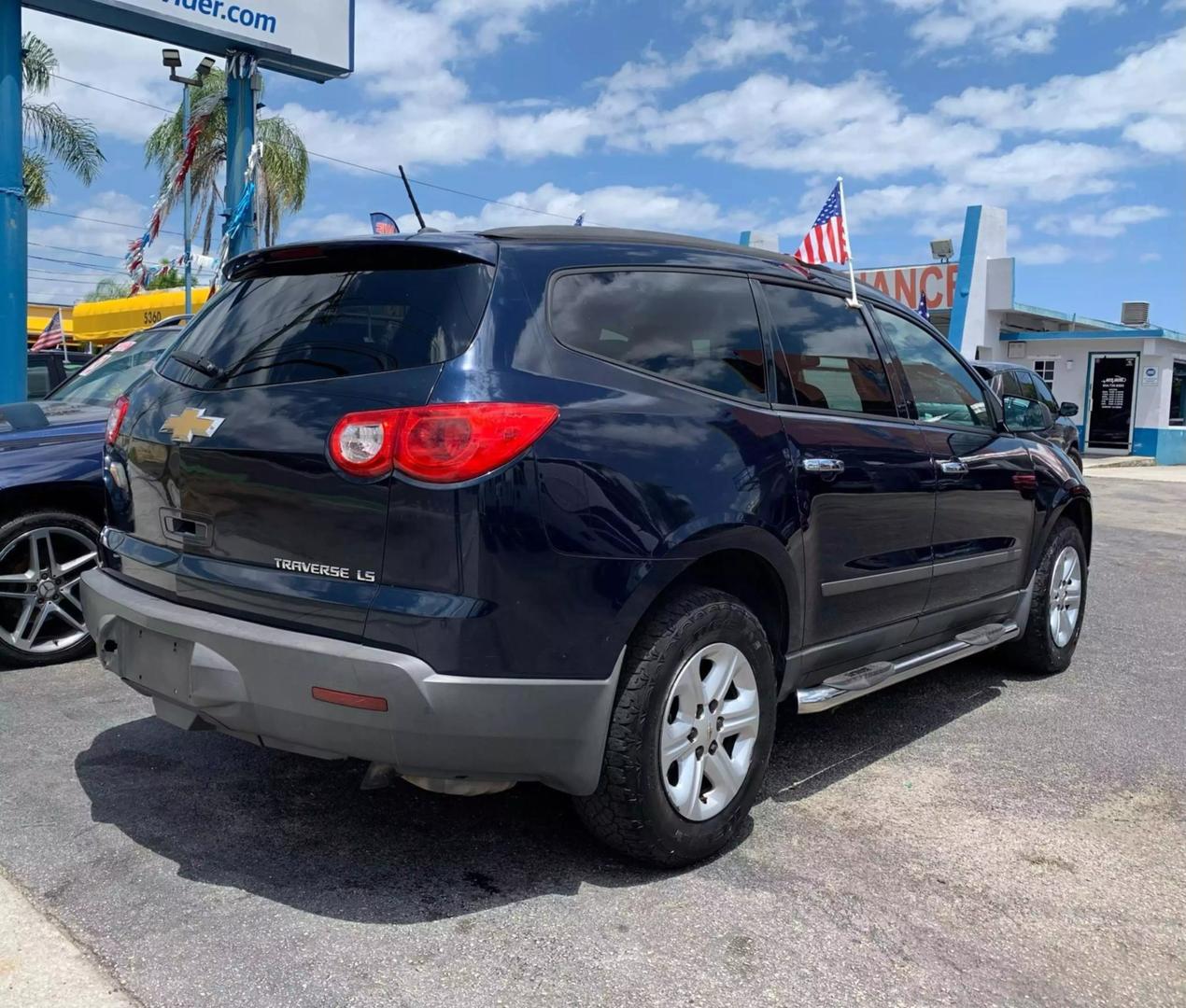 2011 Chevrolet Traverse LS photo 4