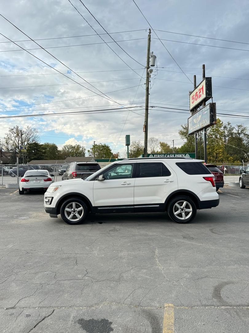 2017 Ford Explorer XLT photo 3