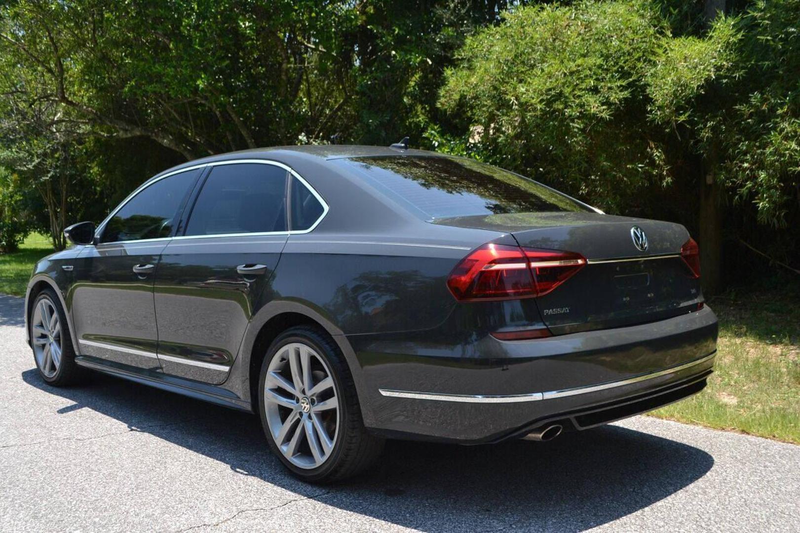 2017 Volkswagen Passat R-Line photo 34