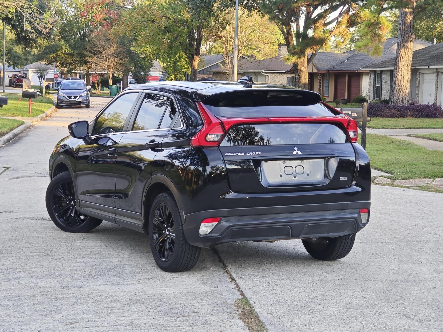 2020 Mitsubishi Eclipse Cross LE photo 4