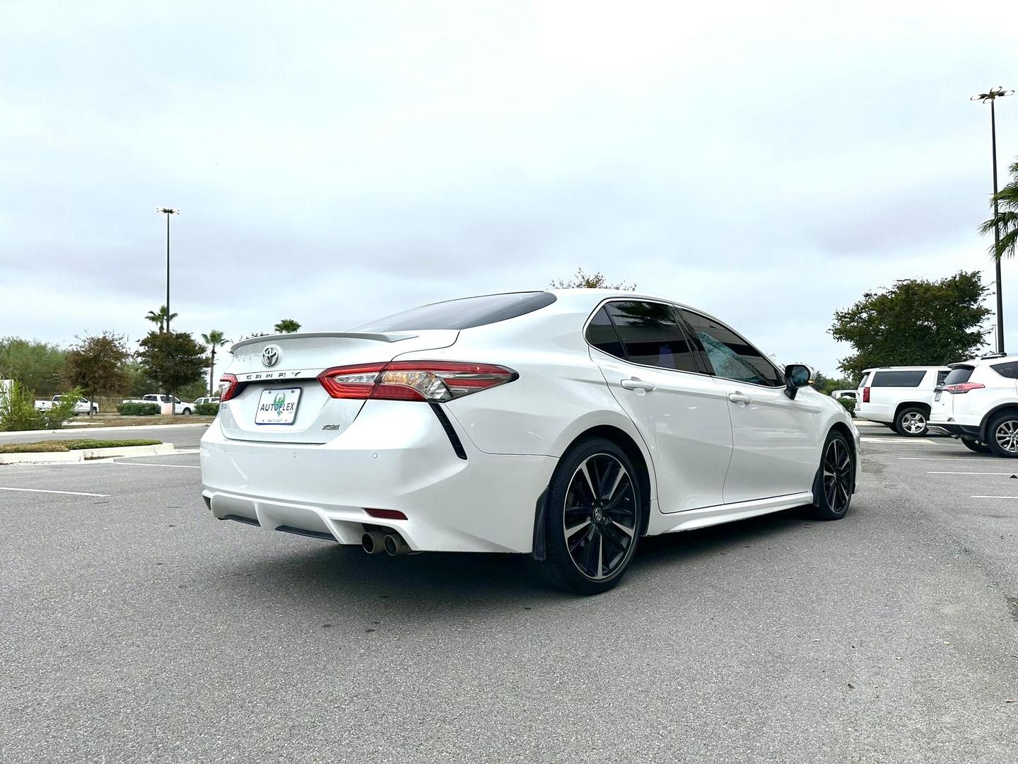 2018 Toyota Camry XSE photo 2