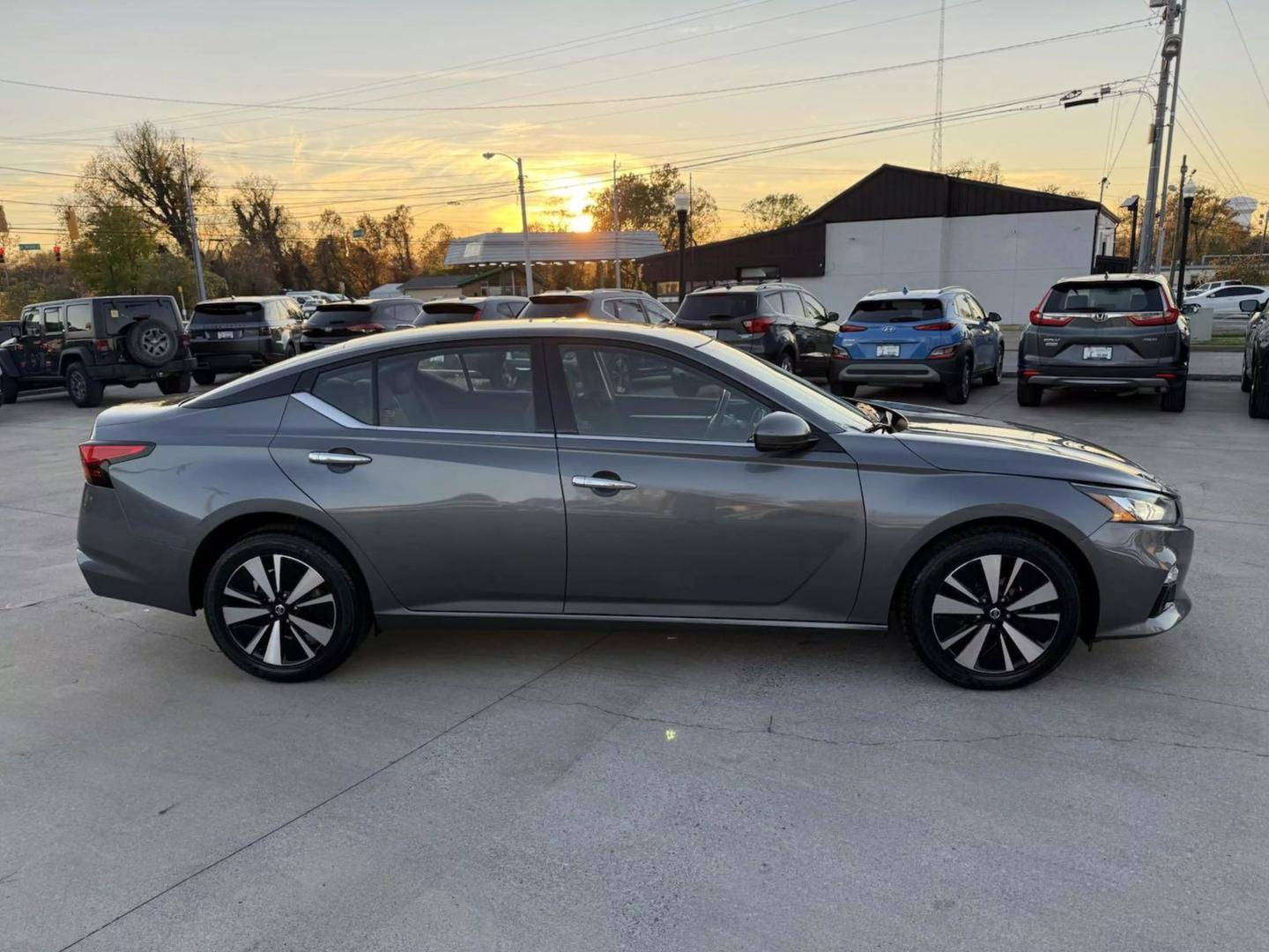 2020 Nissan Altima SV photo 6