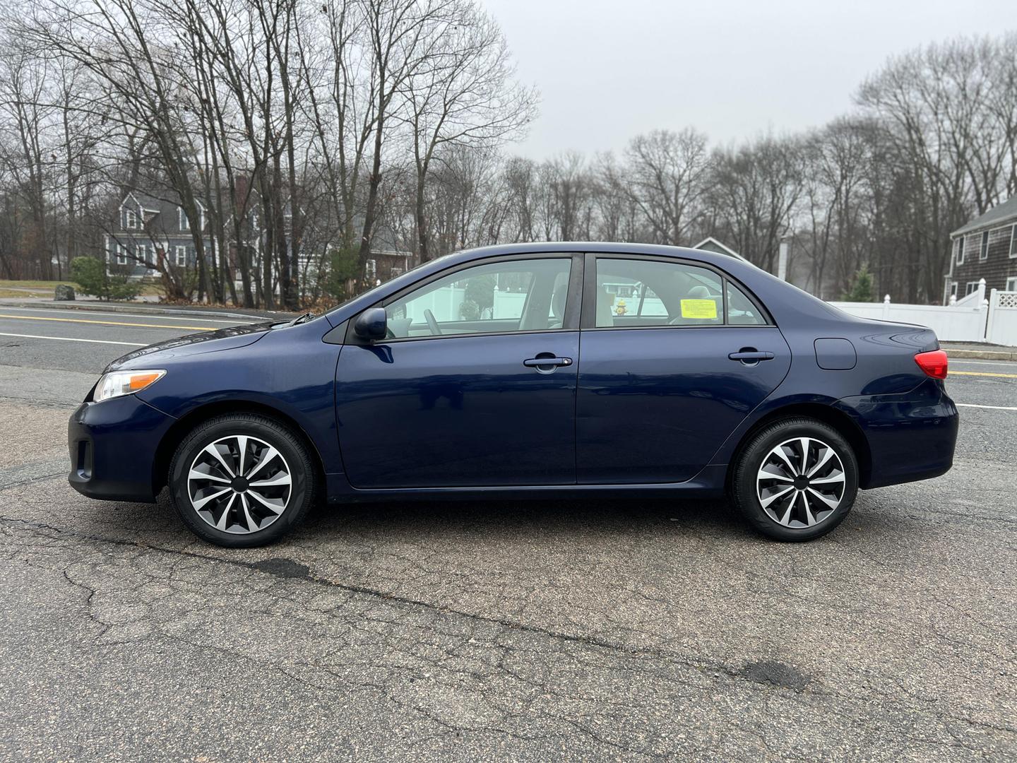 2012 Toyota Corolla LE photo 2