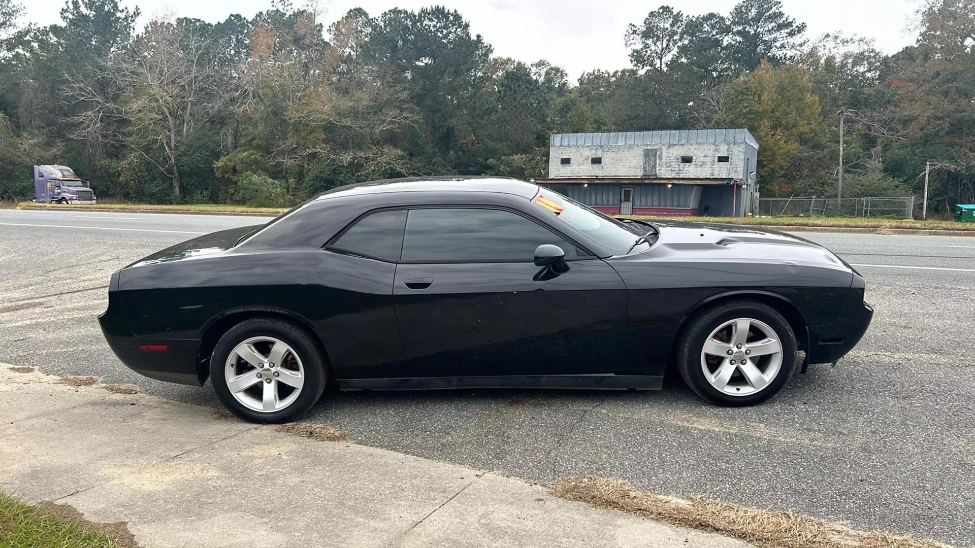 2014 Dodge Challenger SXT photo 7