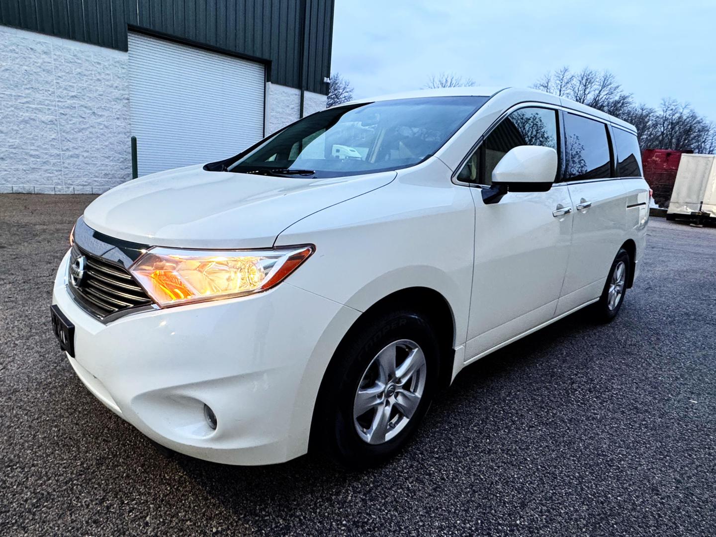 2015 Nissan Quest SV photo 7