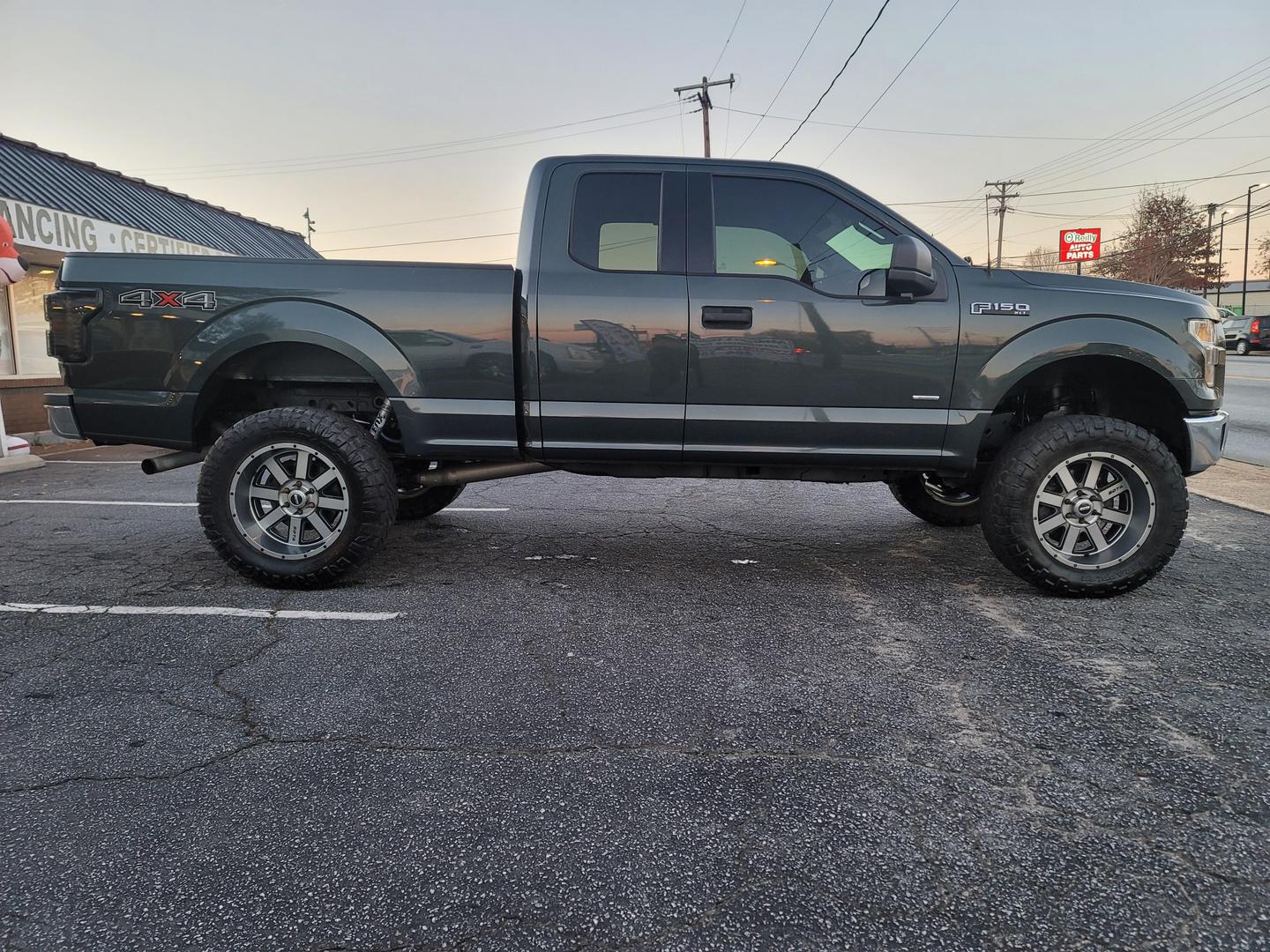 2015 Ford F-150 XLT photo 2