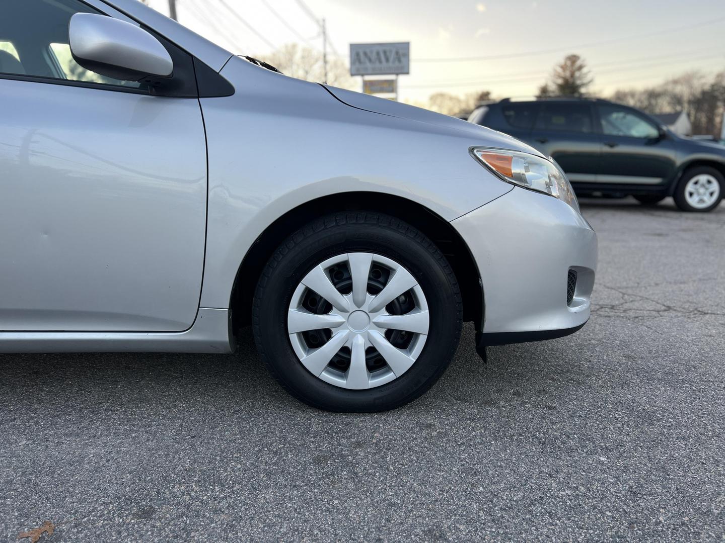 2010 Toyota Corolla LE photo 32