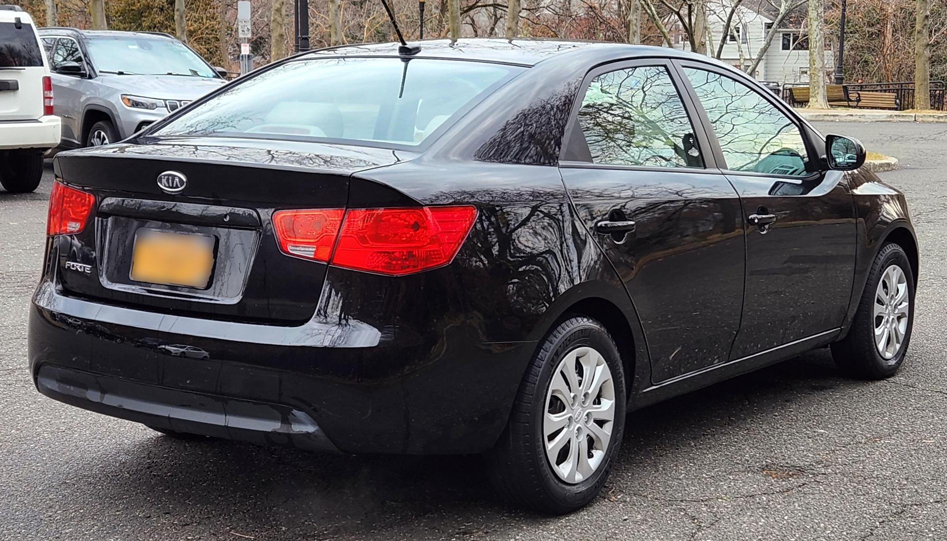 2011 Kia Forte LX photo 3