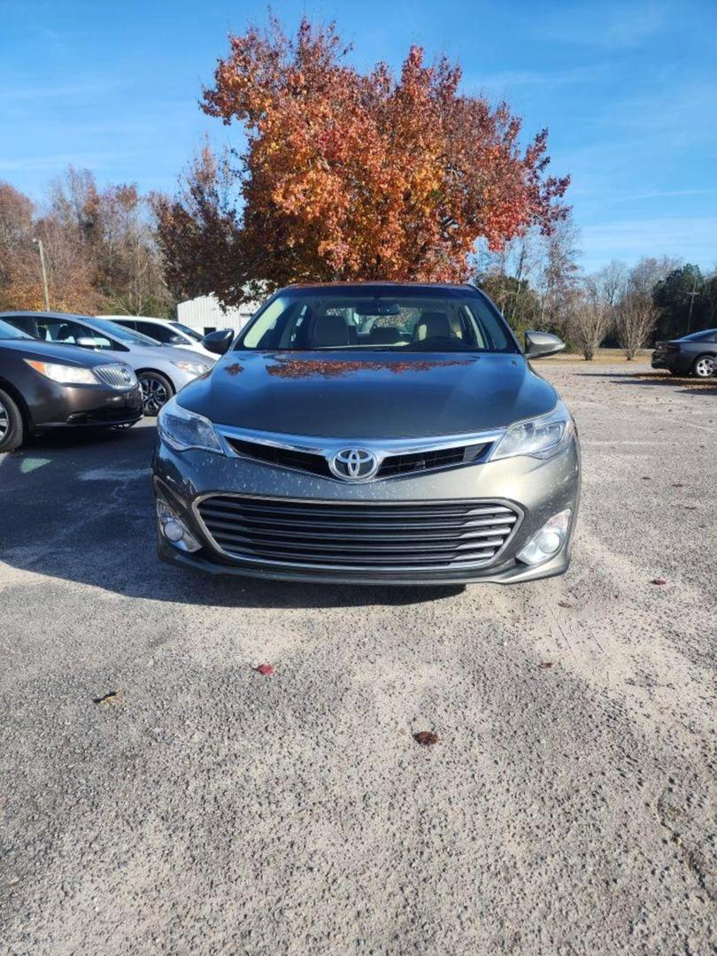 Toyota Avalon's photo