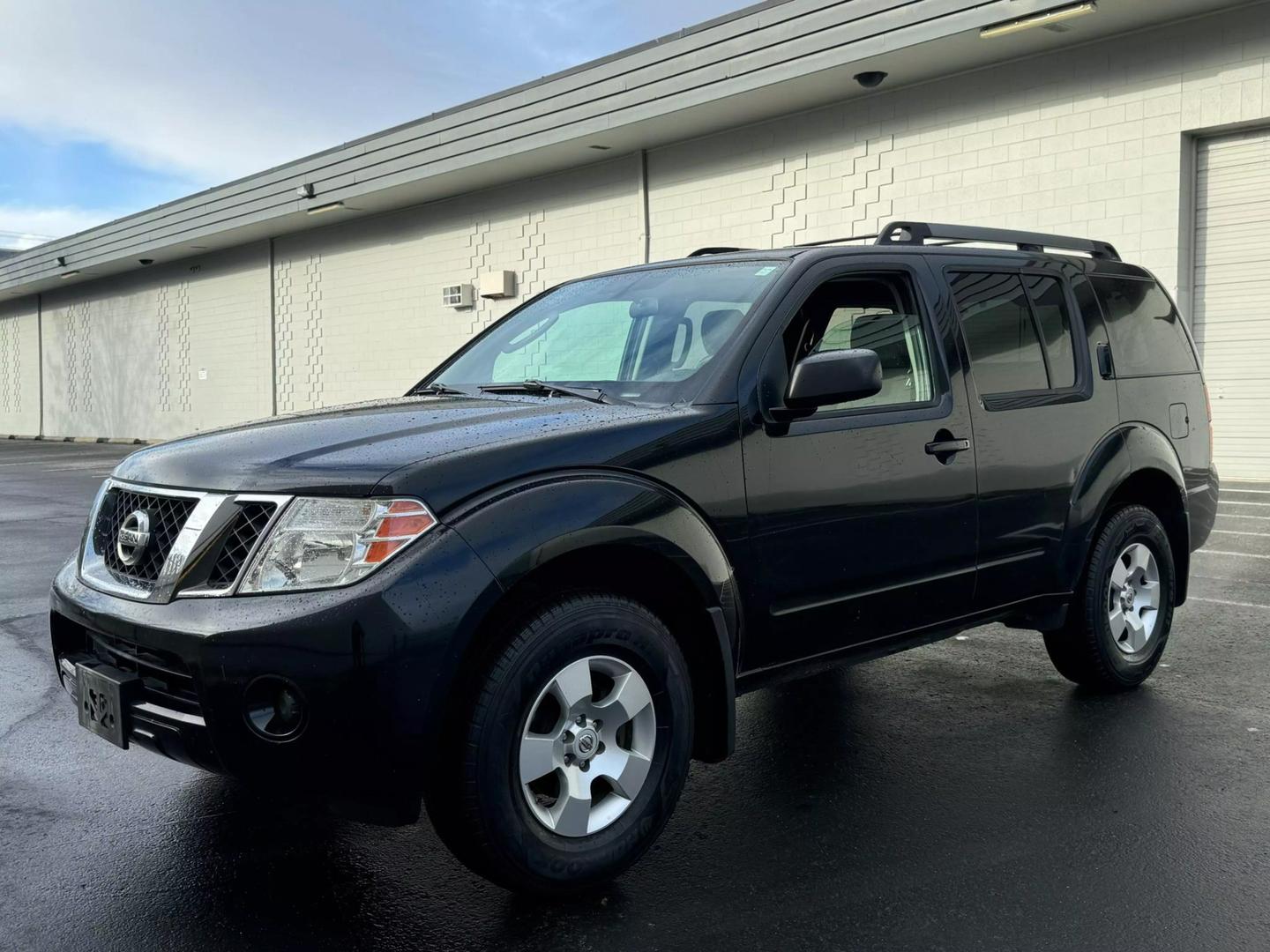 Nissan Pathfinder's photo