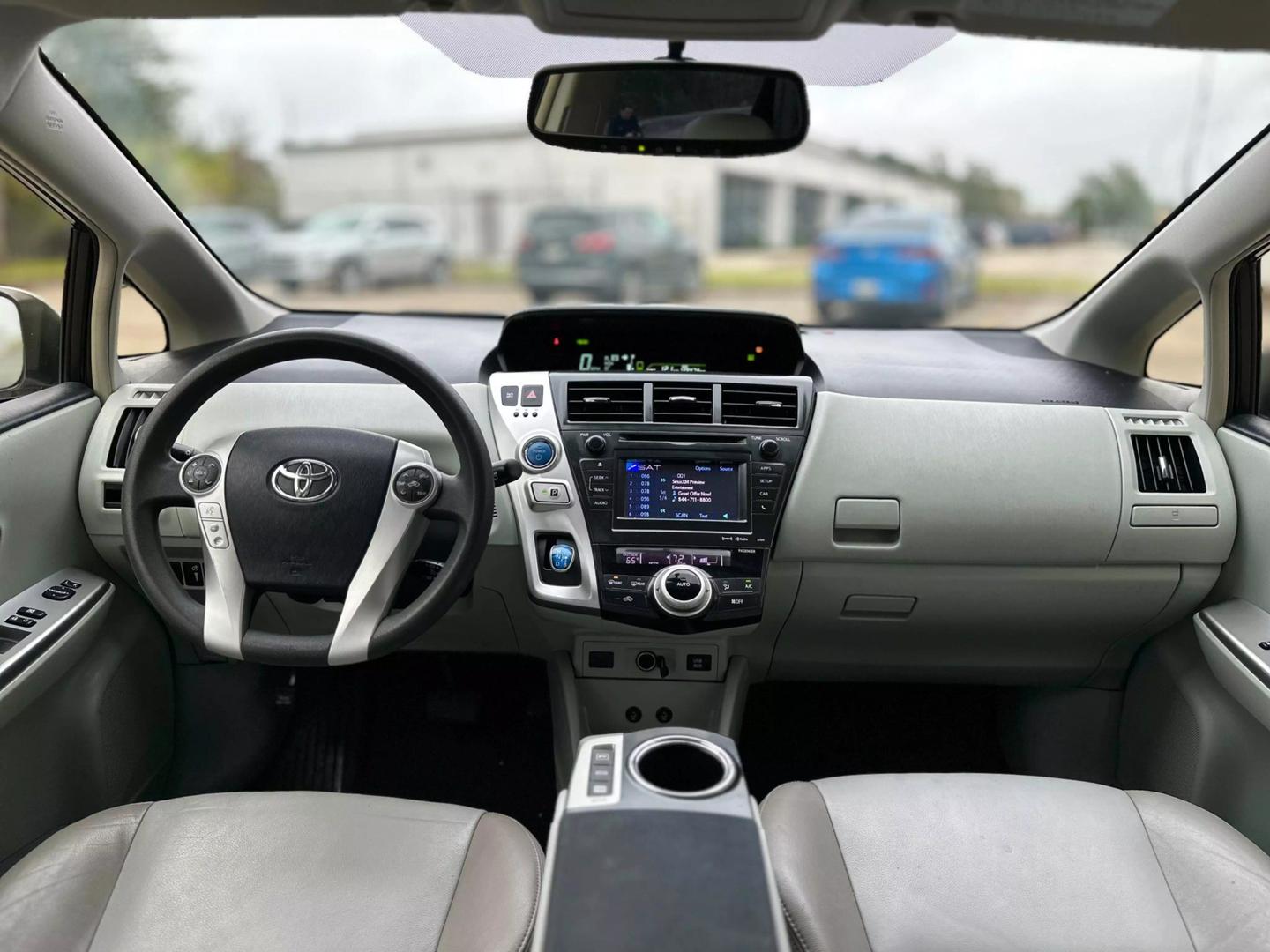 2013 Toyota Prius v Three photo 11