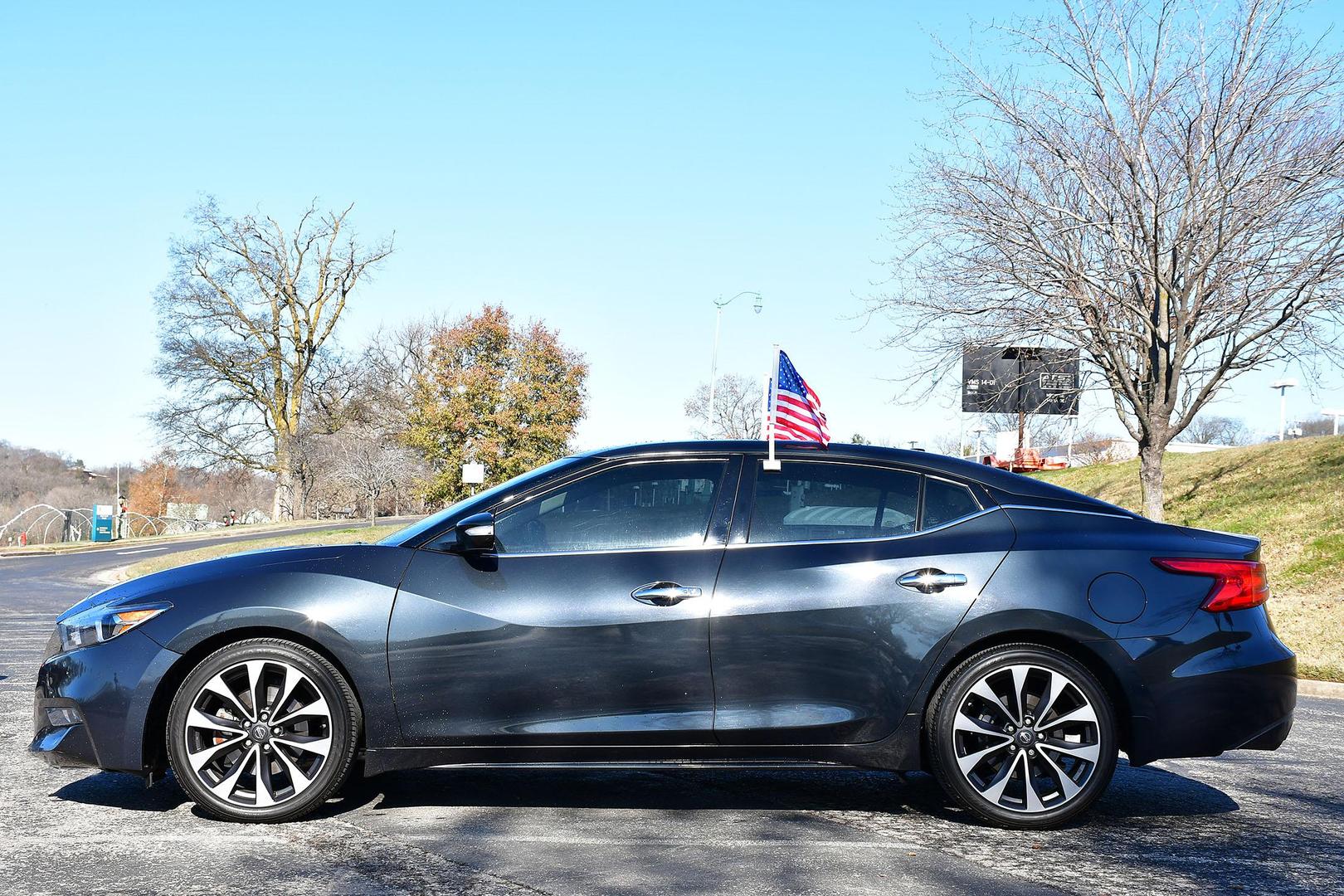 2016 Nissan Maxima SR photo 8