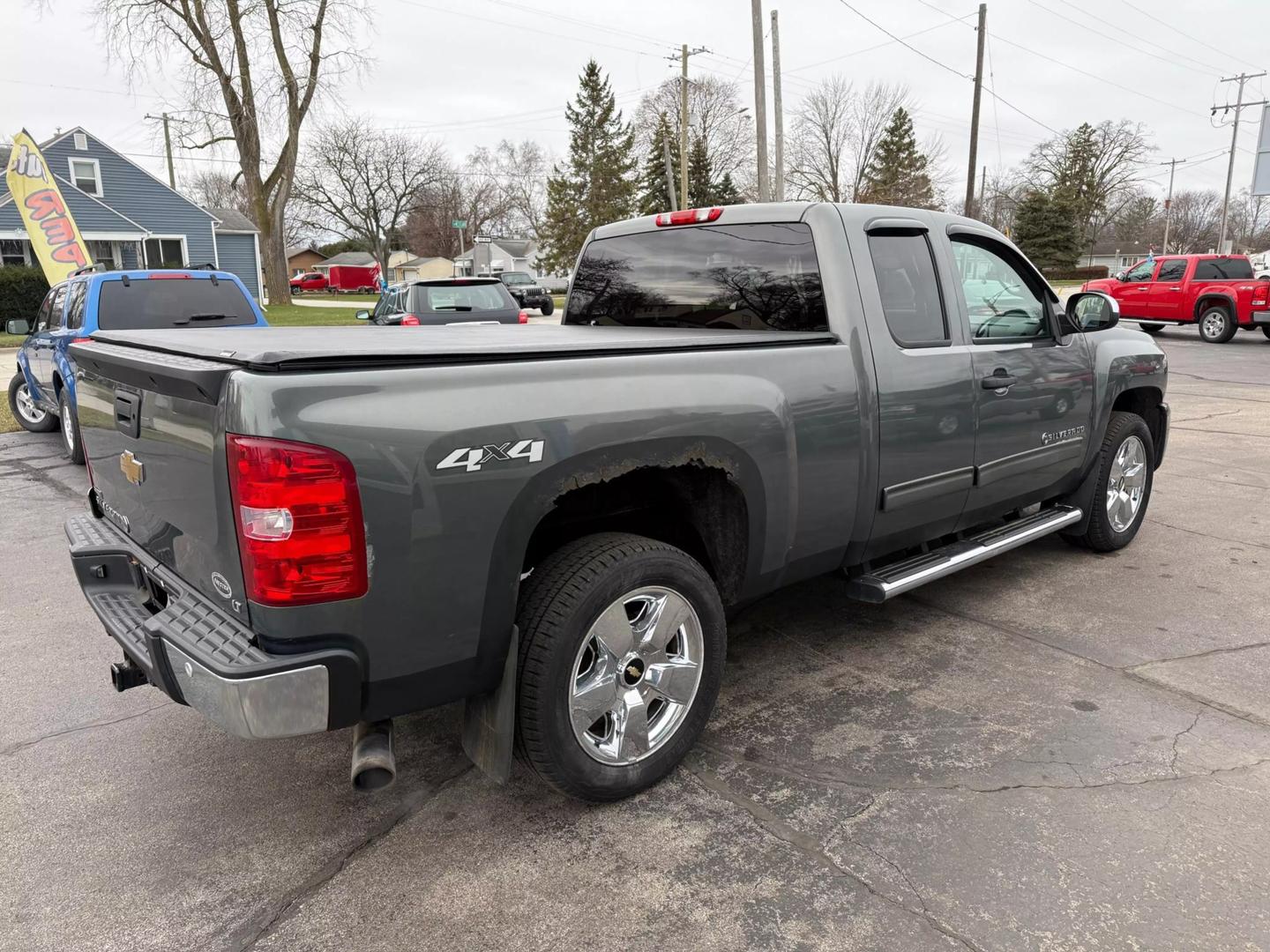 2011 Chevrolet Silverado 1500 LT photo 4