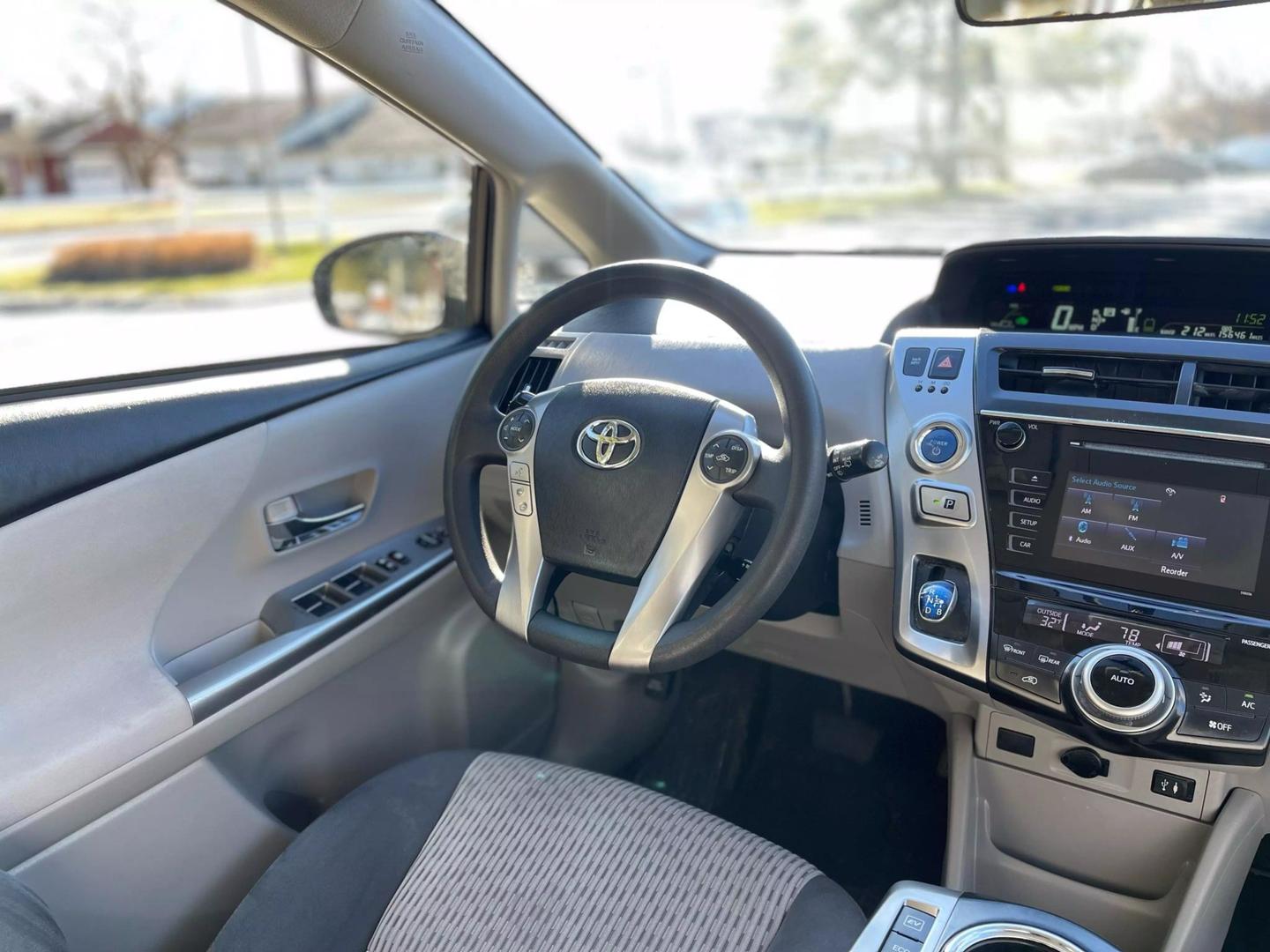 2016 Toyota Prius v Five photo 22