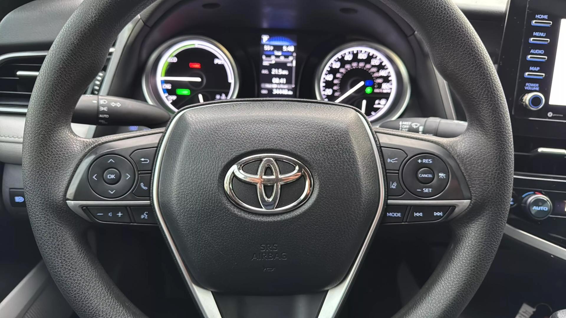 2022 Toyota Camry LE photo 3