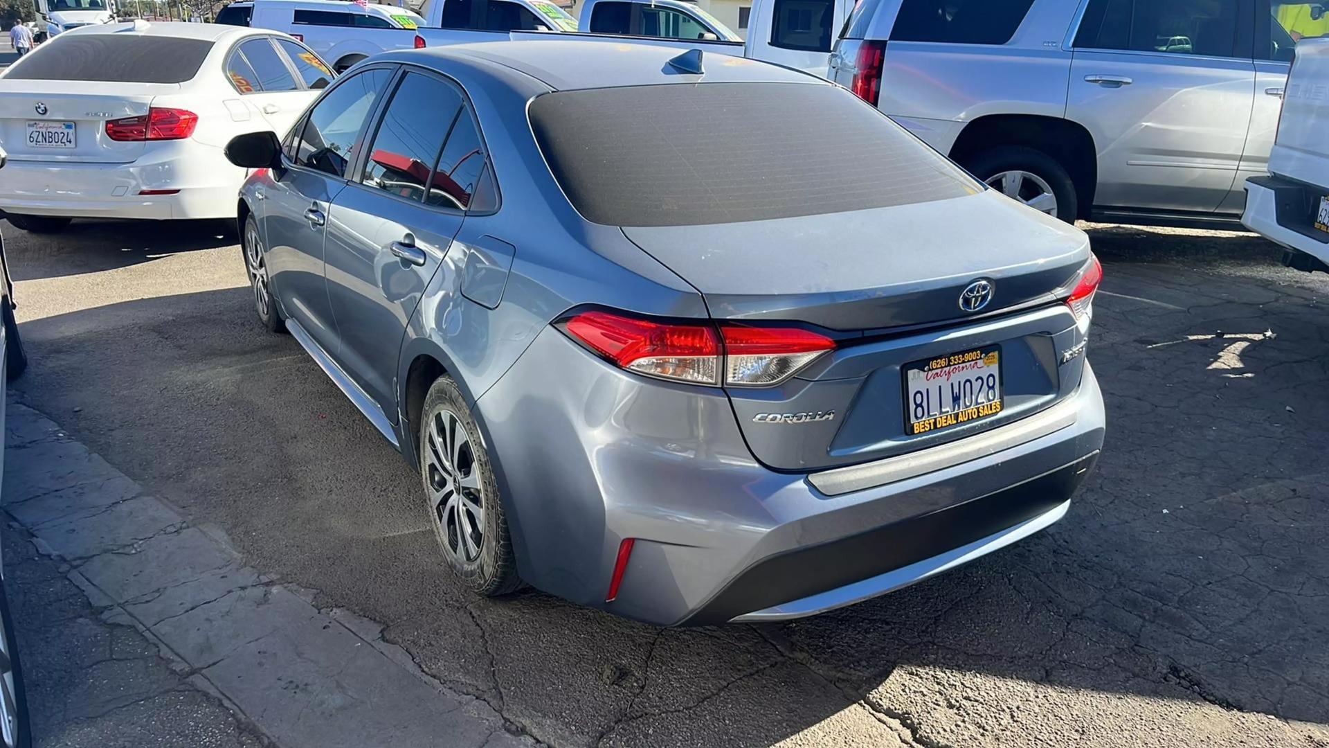 2020 Toyota Corolla LE photo 2