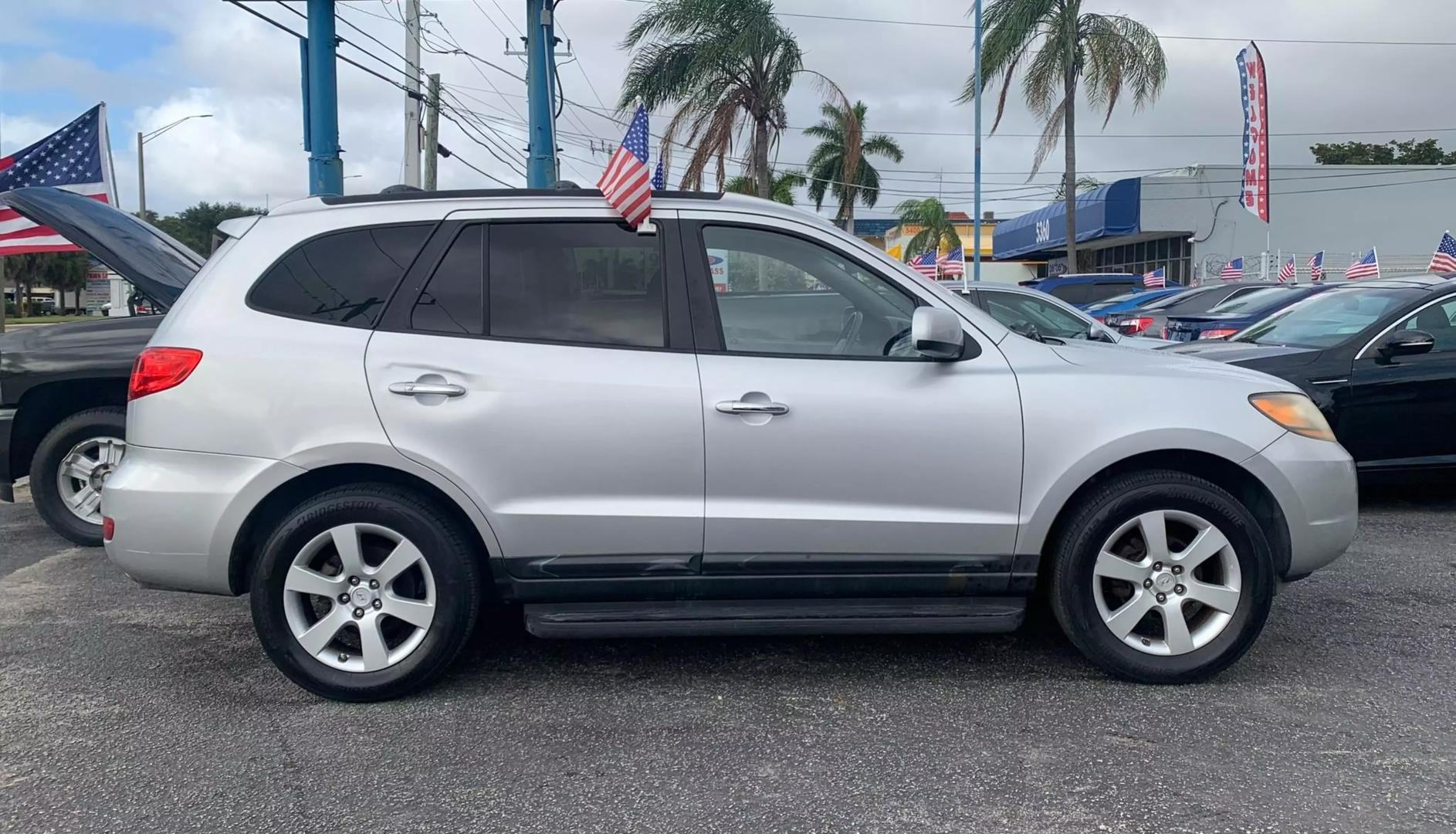 2009 Hyundai Santa Fe SE photo 2