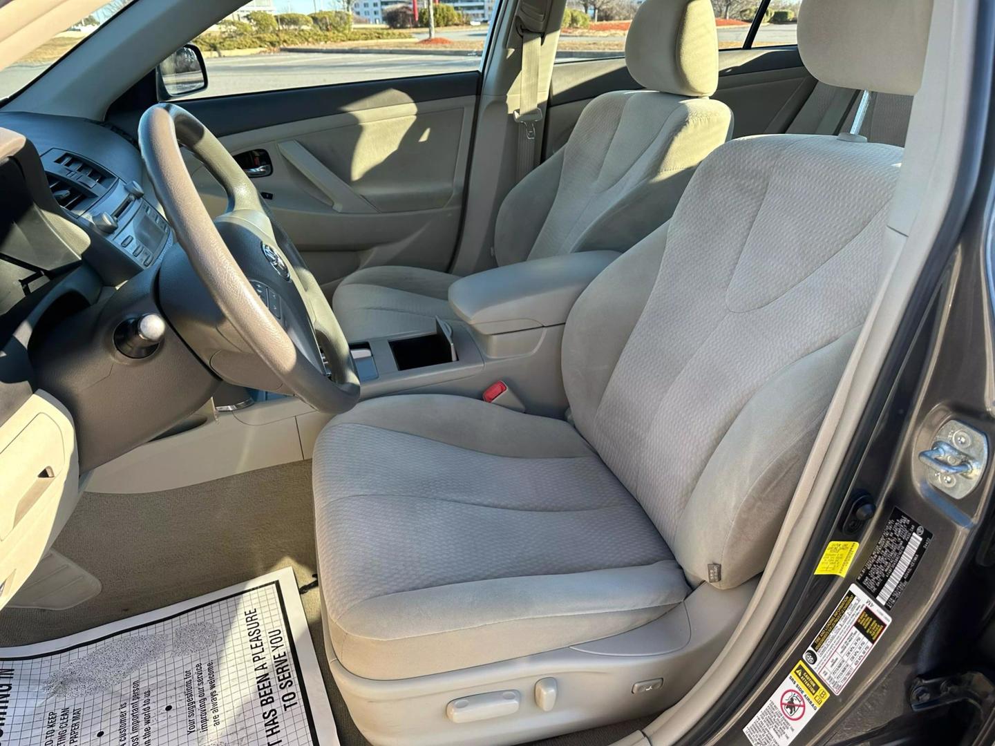 2011 Toyota Camry LE photo 11