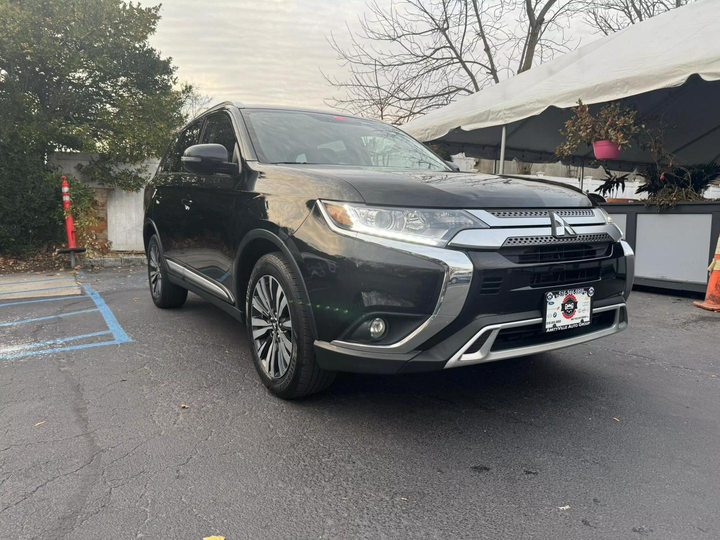 2019 Mitsubishi Outlander SEL photo 2