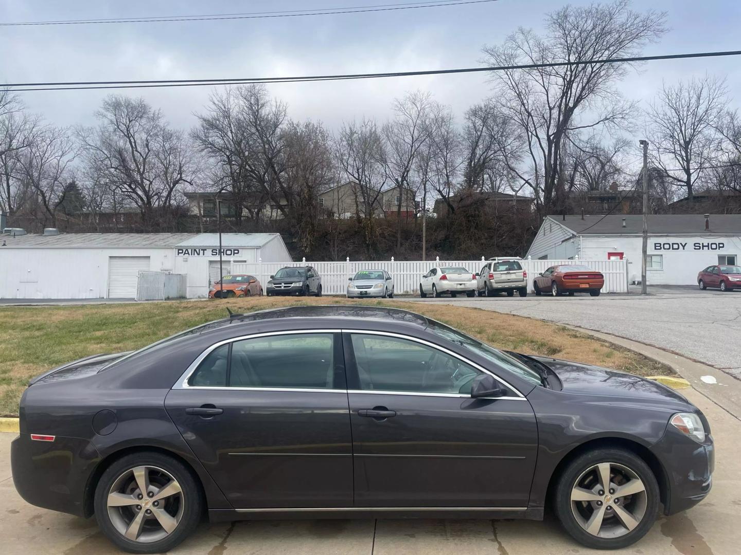 2011 Chevrolet Malibu 1LT photo 4