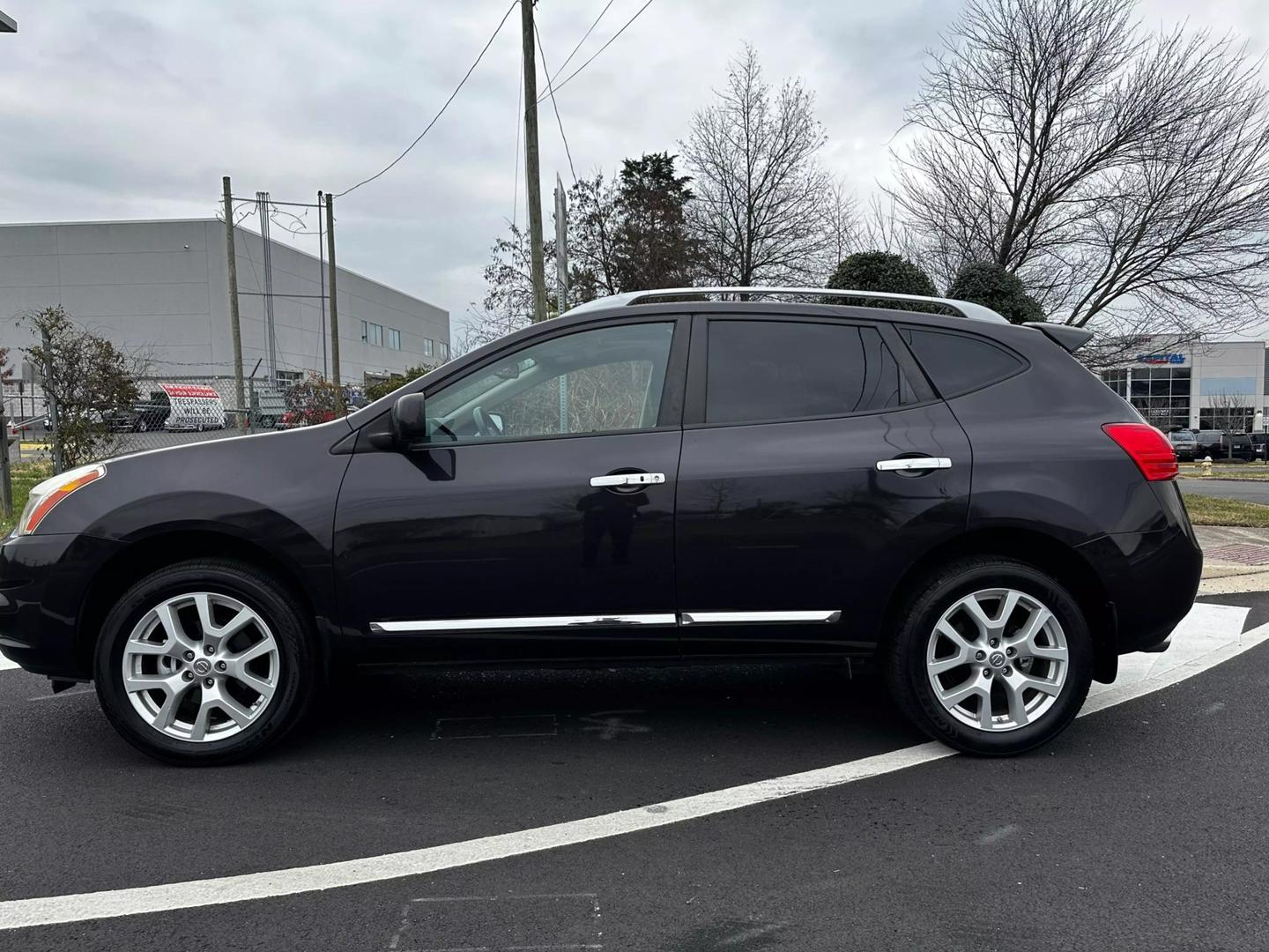 2013 Nissan Rogue SV photo 3