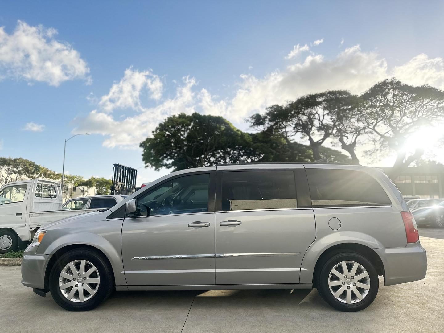 2014 Chrysler Town & Country Touring photo 8