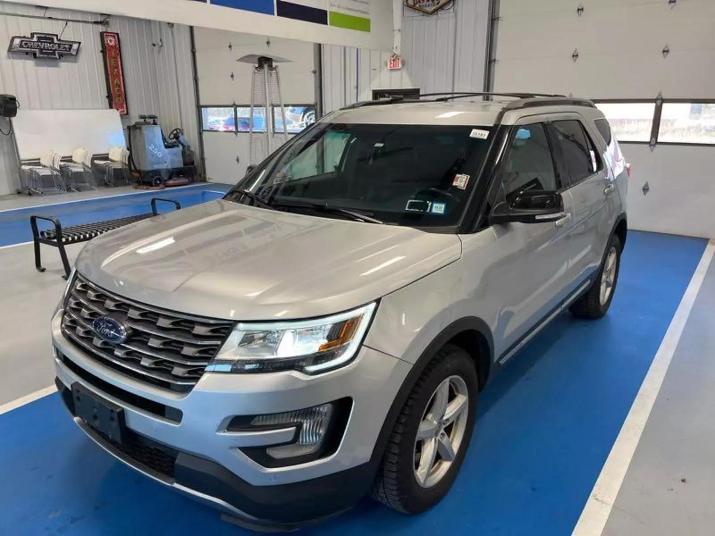 Ford Explorer's photo