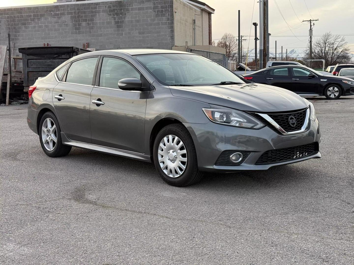 2016 Nissan Sentra SR photo 3