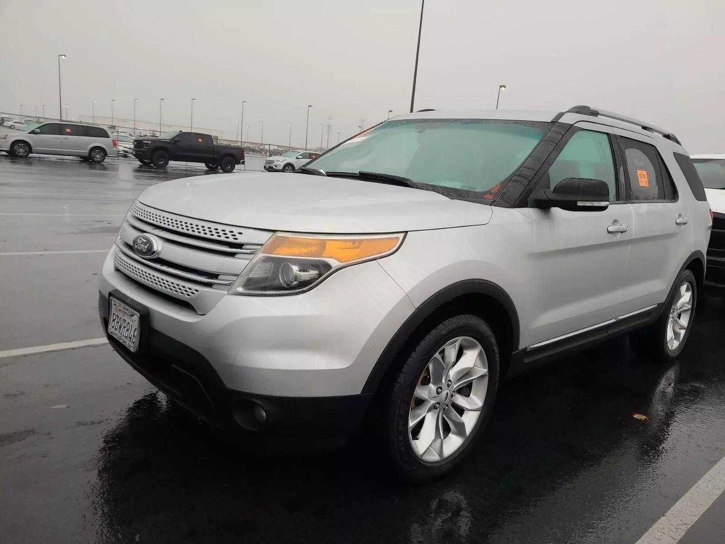 2014 Ford Explorer XLT photo 2