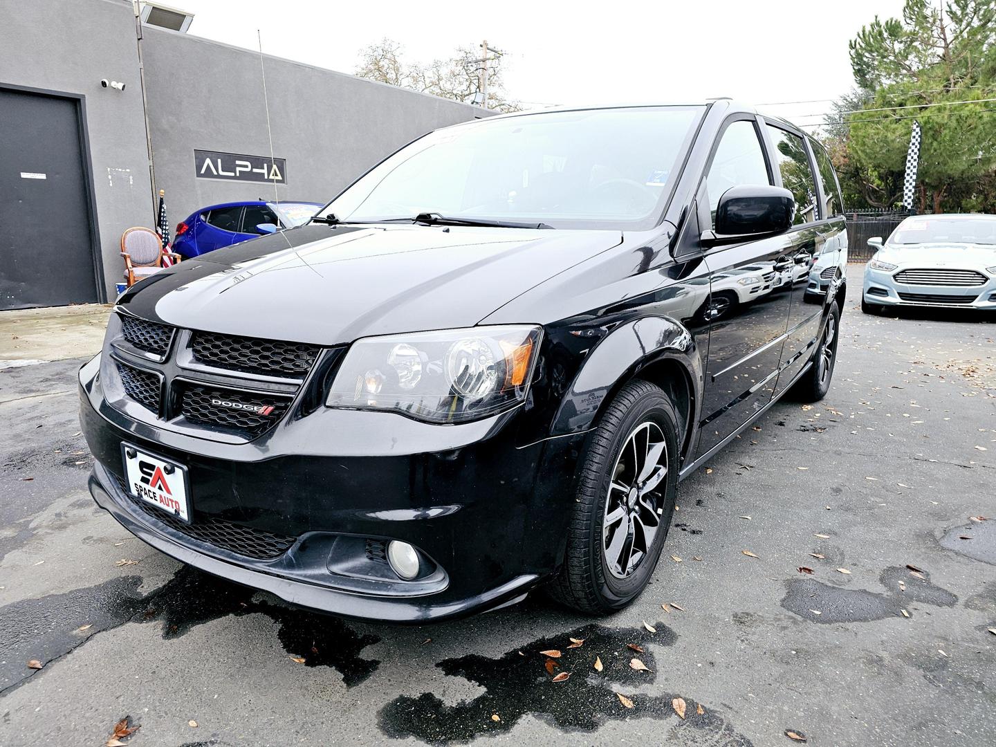 2016 Dodge Grand Caravan R/T photo 3