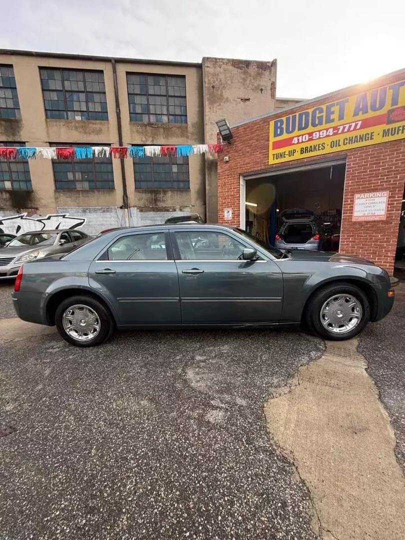 2005 Chrysler 300 Touring photo 8