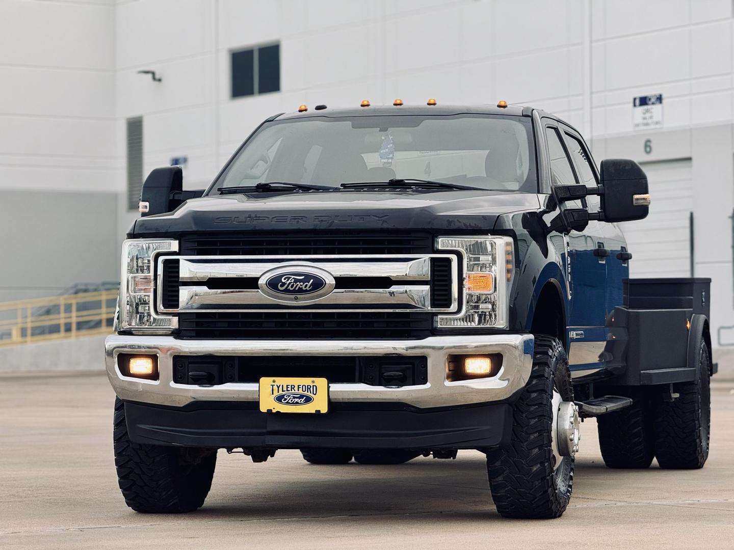 2019 Ford F-350 Super Duty XLT photo 3