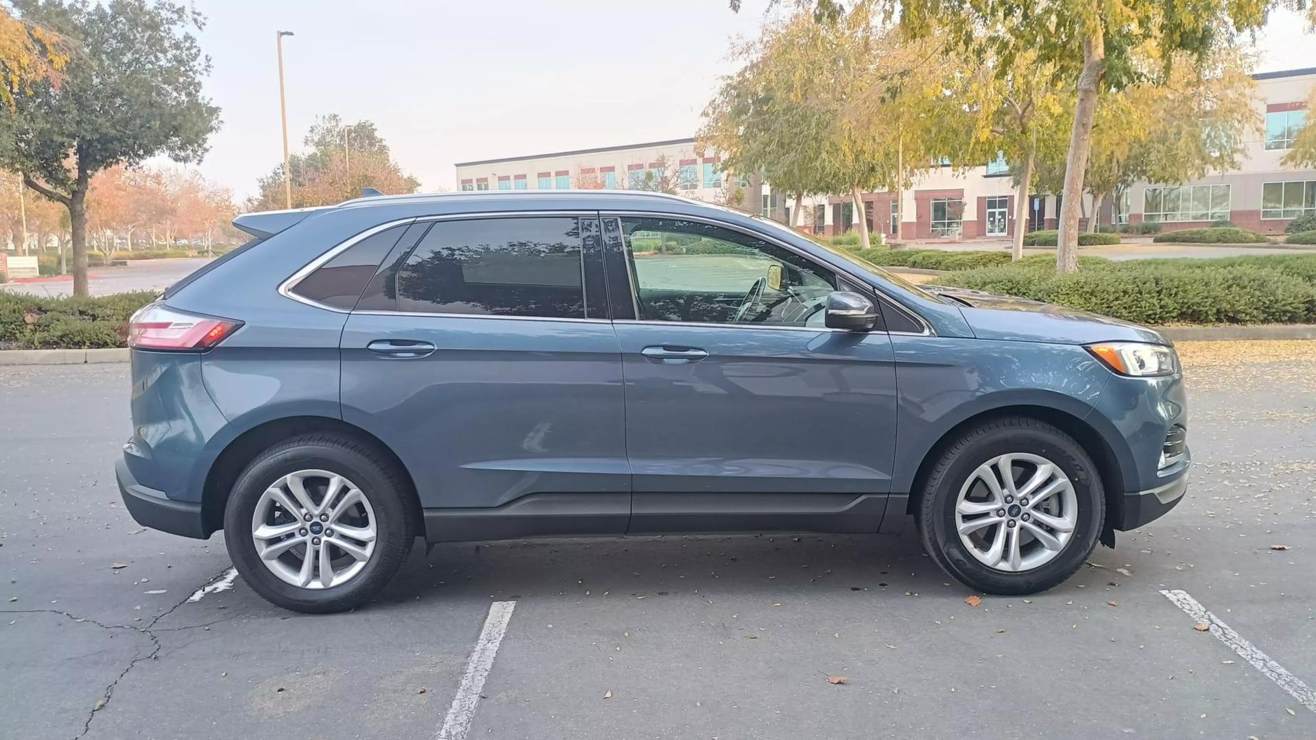 2019 Ford Edge SEL photo 8