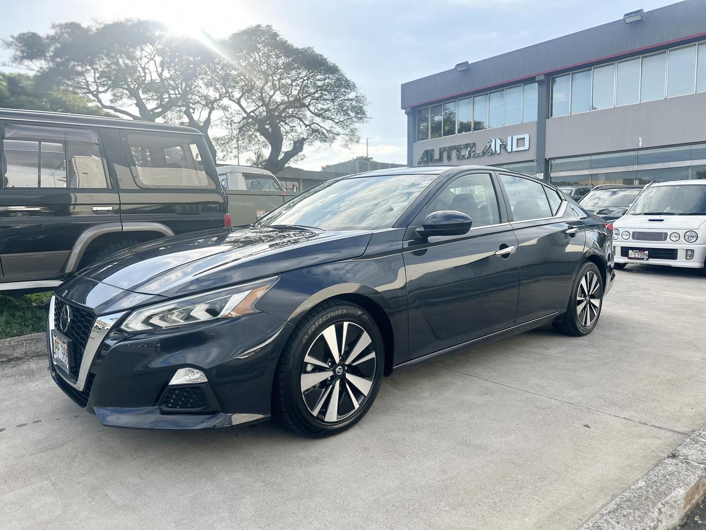 2021 Nissan Altima SV photo 2