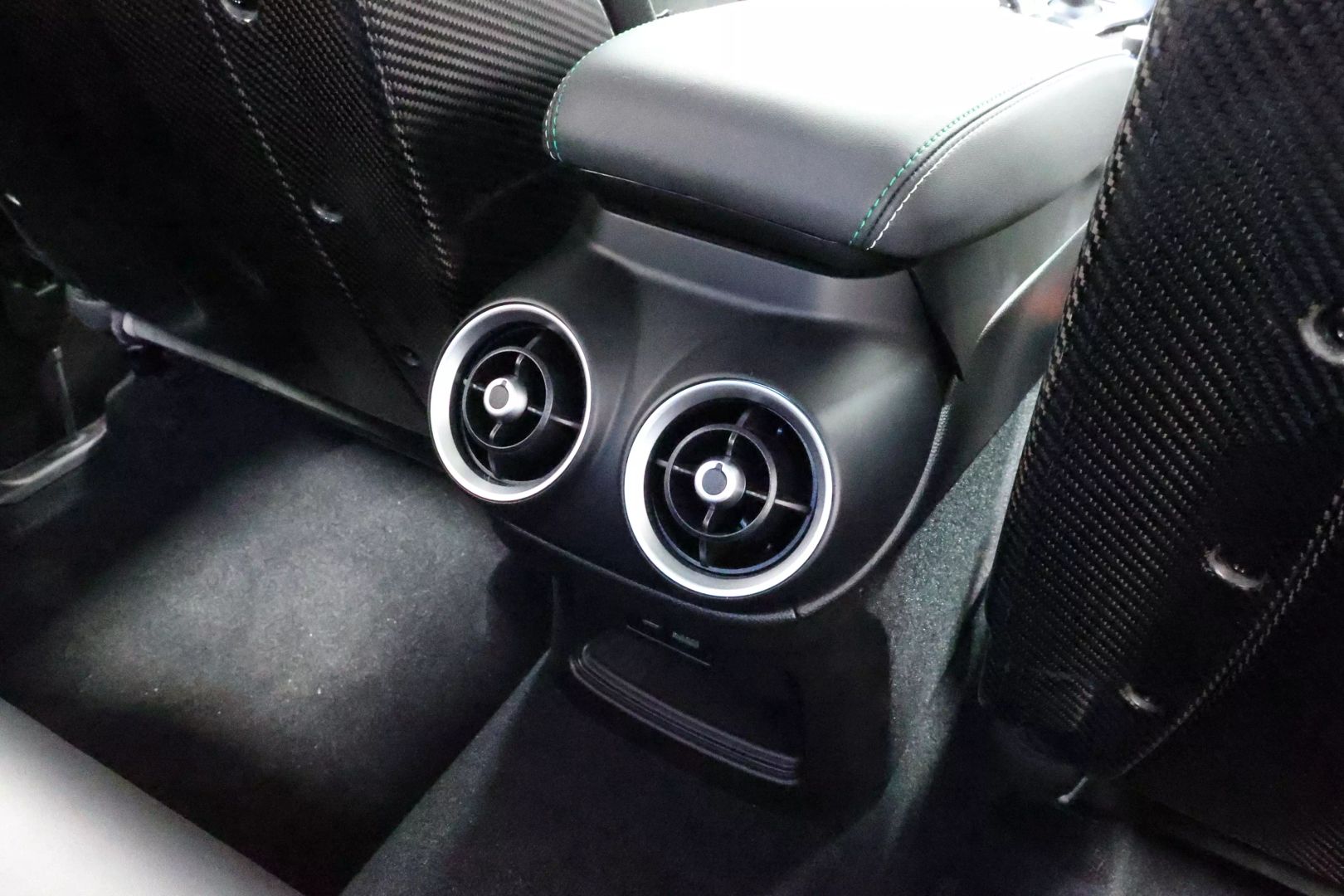 2022 Alfa Romeo Stelvio - Image 75
