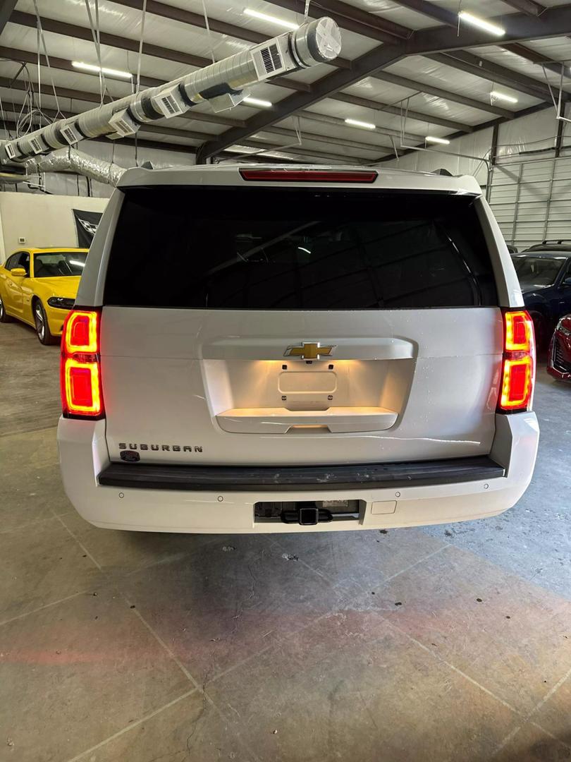 2020 Chevrolet Suburban LT photo 6