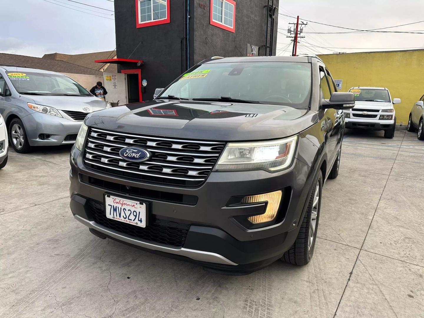 2016 Ford Explorer Limited photo 2