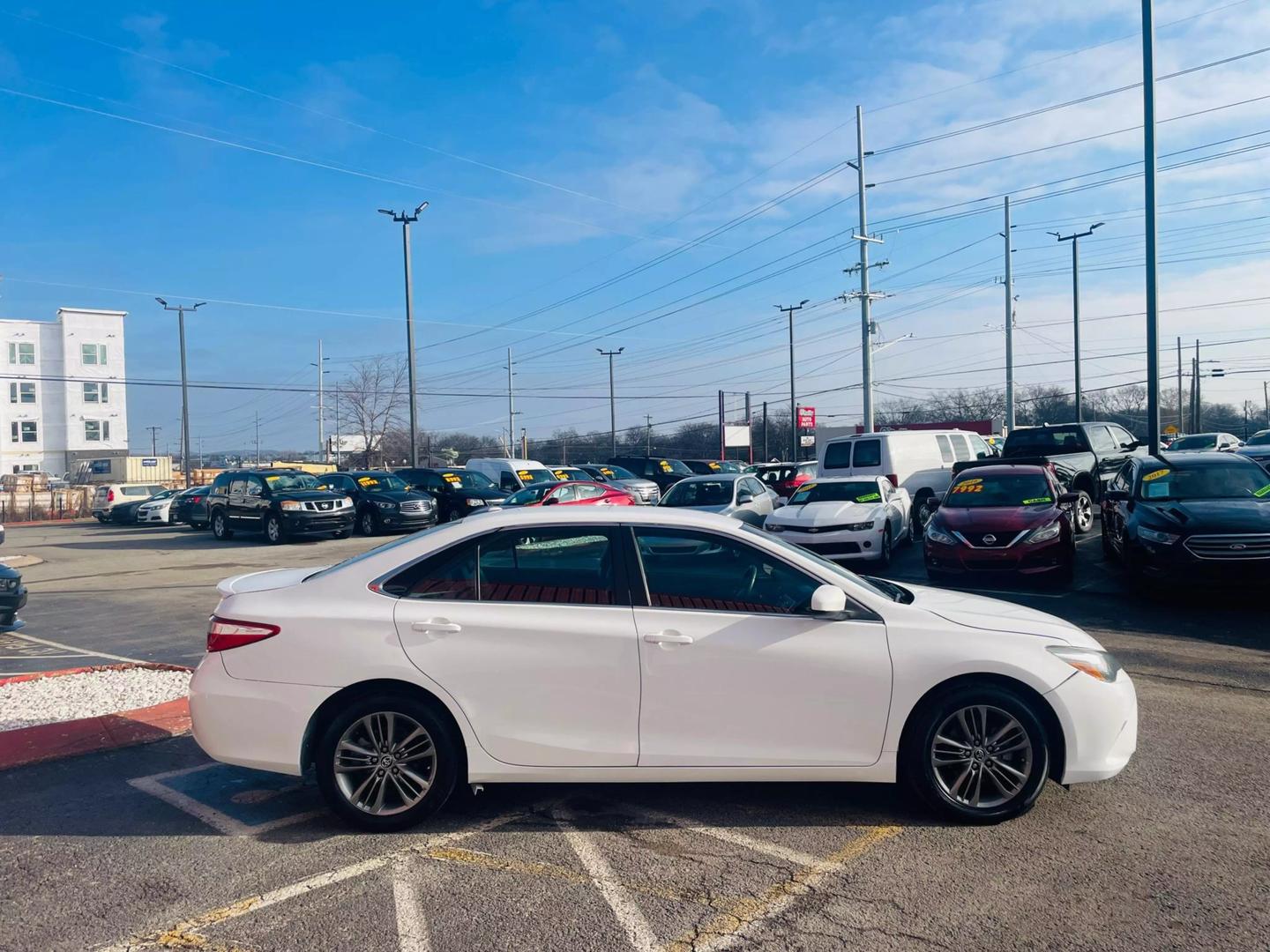 2015 Toyota Camry LE photo 5