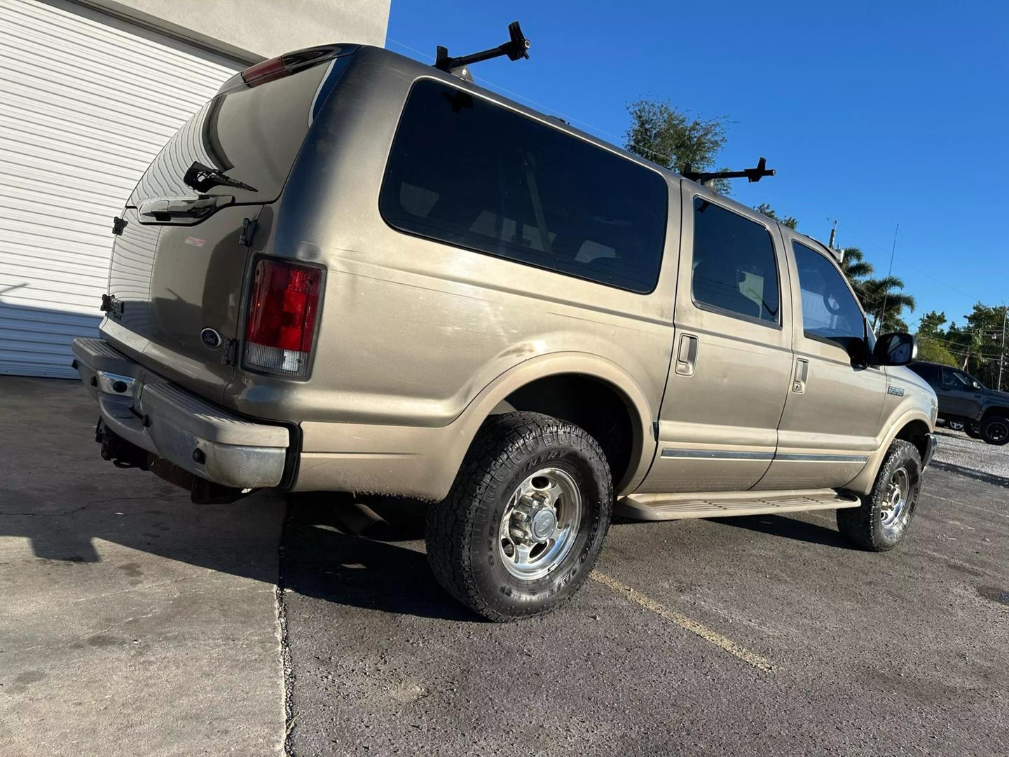 2002 Ford Excursion Limited photo 4