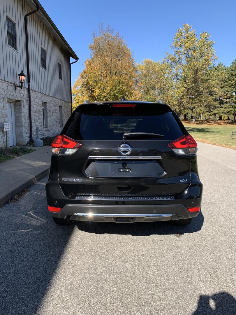 2019 Nissan Rogue SV photo 5